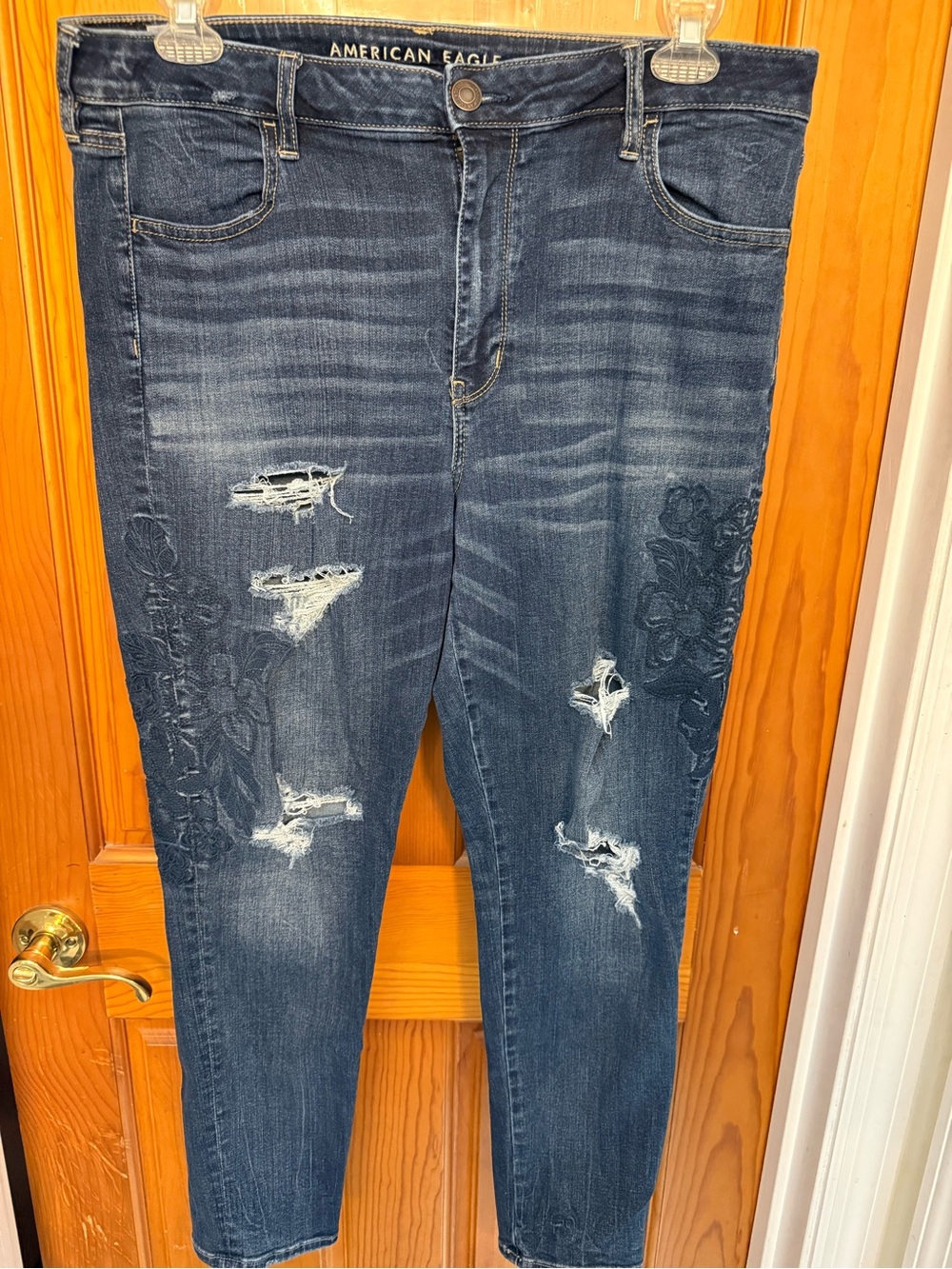 American Eagle Outfitters Distressed Embroidered Women’s Jeggings